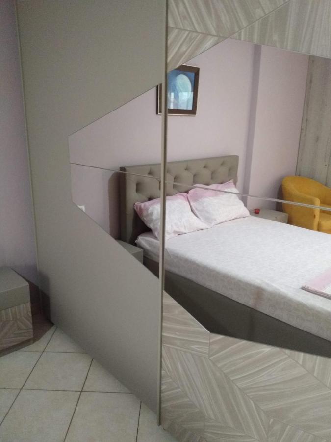 Sarah Appartamento Vlore Luaran gambar